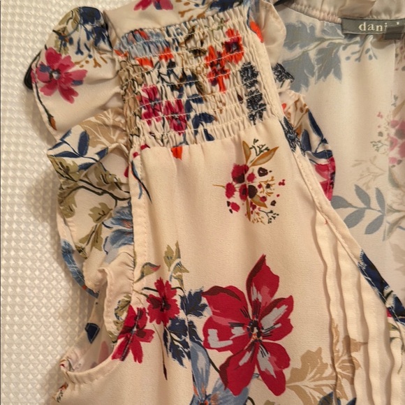 Daniel Rainn Flirty Blouse - Picture 3 of 5